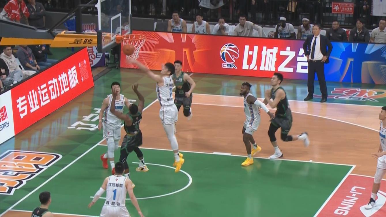 曾凡博釘板血帽弗格上籃 本場個人第6個蓋帽！